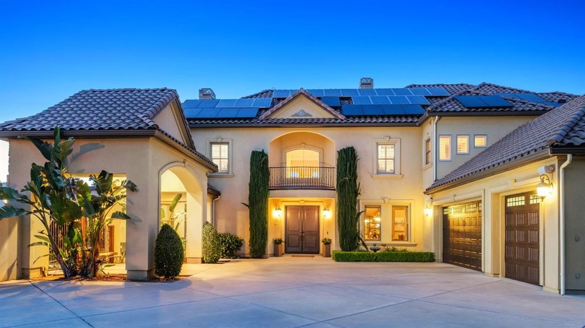 Step into luxury and timeless craftmanship in the prestigious - photo 3