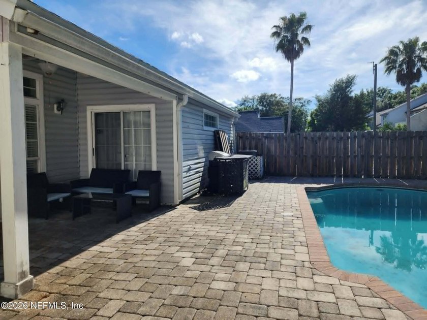 In time to beat the summer heat! Well maintained home in the - photo 3