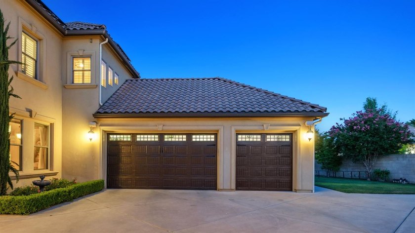 Step into luxury and timeless craftmanship in the prestigious - photo 4