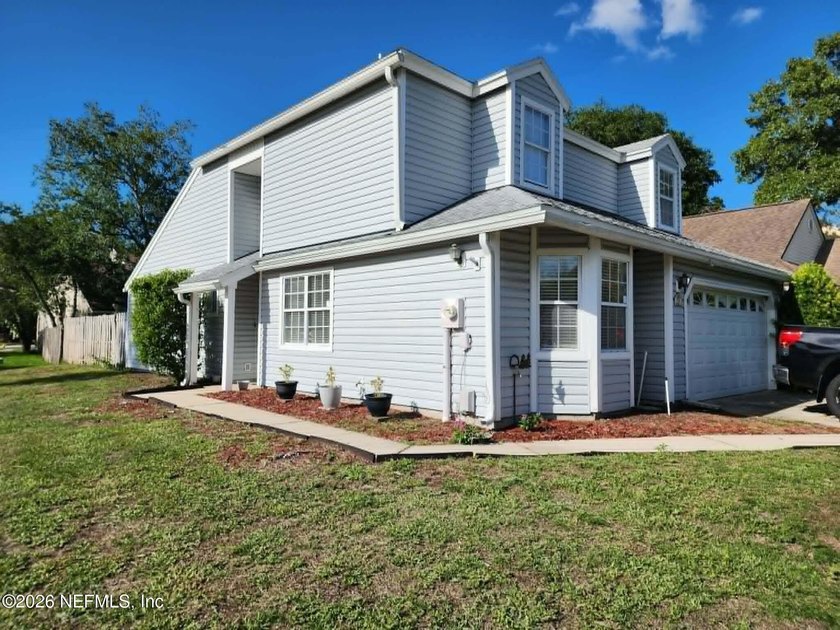 In time to beat the summer heat! Well maintained home in the - photo 5