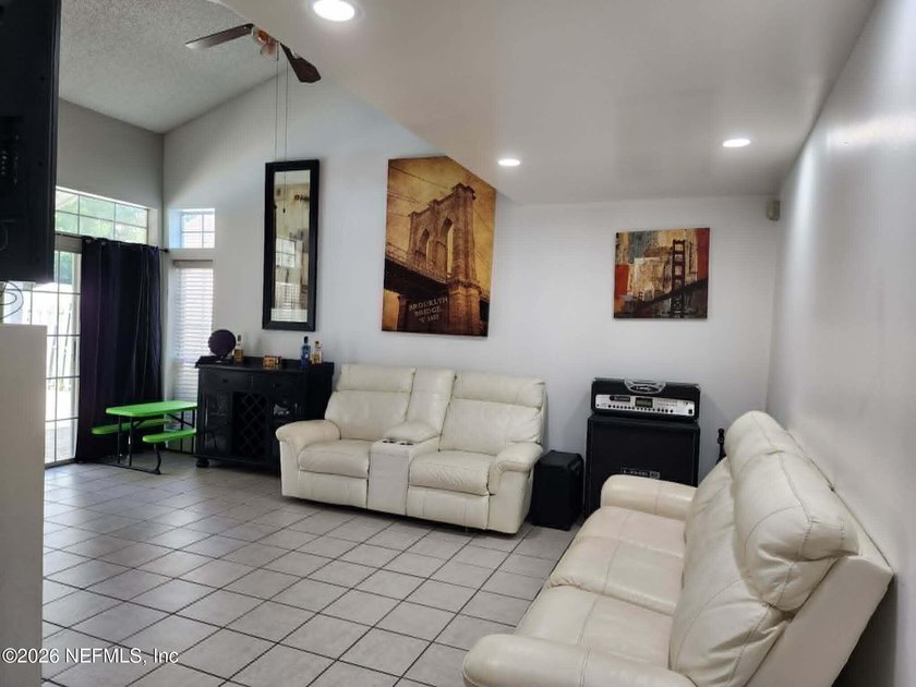 In time to beat the summer heat! Well maintained home in the - photo 7