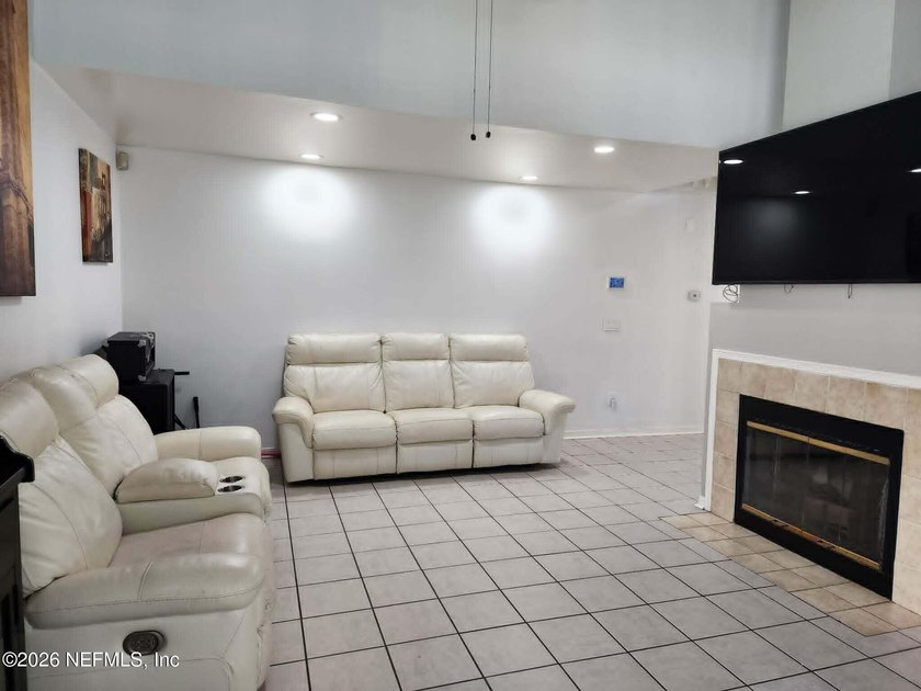 In time to beat the summer heat! Well maintained home in the - photo 8
