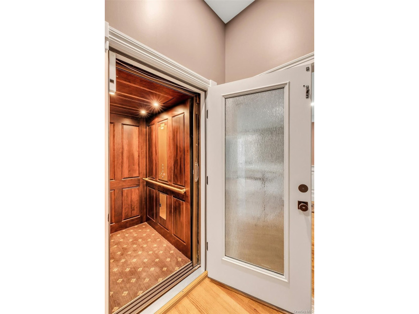 Amazing 5700sf Newly Redone All Brick Mansion on Private Setting - photo 23