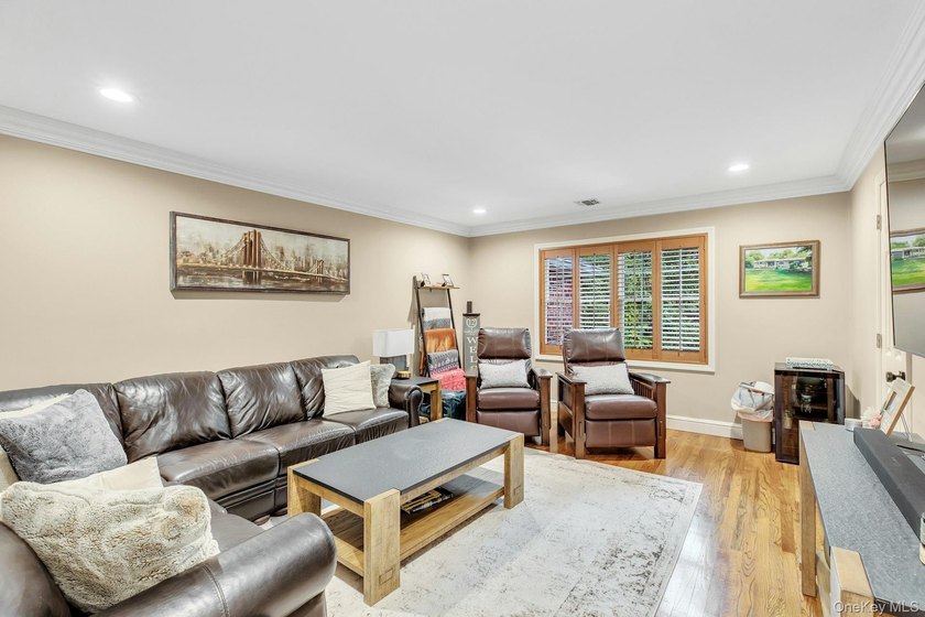 Amazing 5700sf Newly Redone All Brick Mansion on Private Setting - photo 32