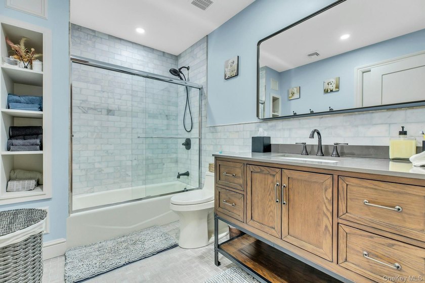 Amazing 5700sf Newly Redone All Brick Mansion on Private Setting - photo 33