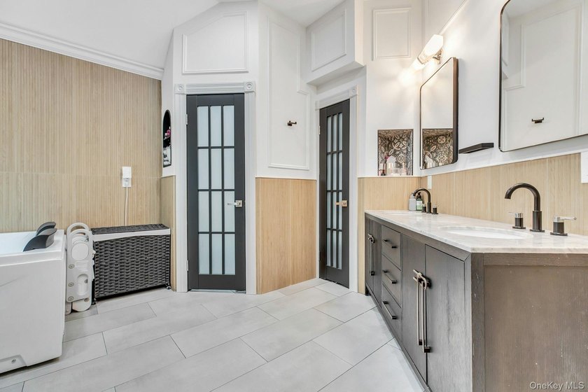 Amazing 5700sf Newly Redone All Brick Mansion on Private Setting - photo 37