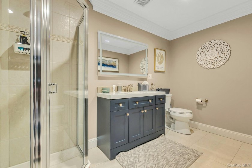 Amazing 5700sf Newly Redone All Brick Mansion on Private Setting - photo 40