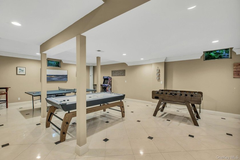 Amazing 5700sf Newly Redone All Brick Mansion on Private Setting - photo 41