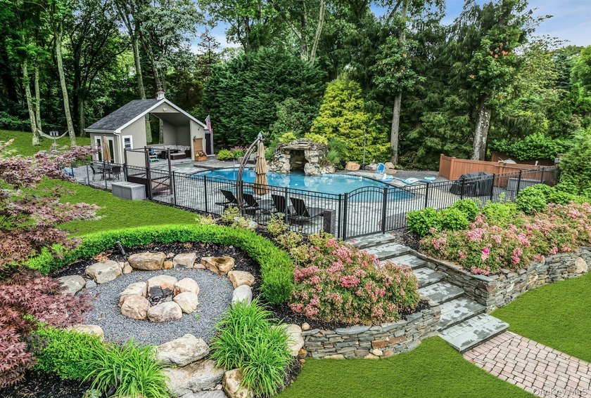 Amazing 5700sf Newly Redone All Brick Mansion on Private Setting - photo 44