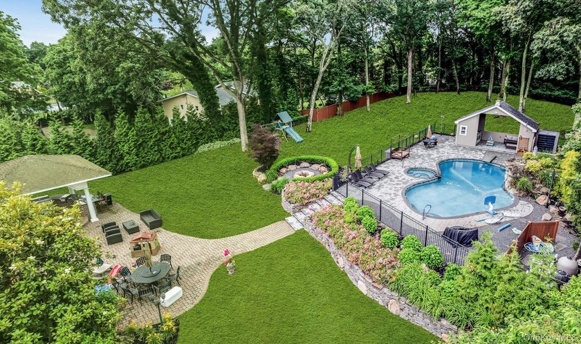 Amazing 5700sf Newly Redone All Brick Mansion on Private Setting - photo 46