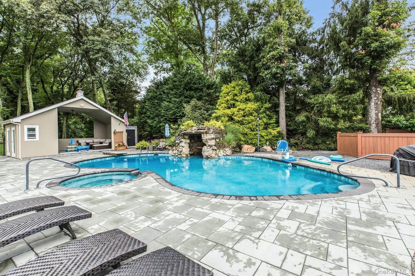 Amazing 5700sf Newly Redone All Brick Mansion on Private Setting - photo 47