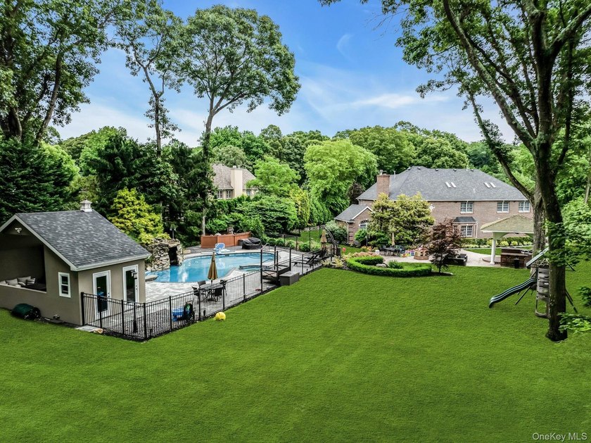 Amazing 5700sf Newly Redone All Brick Mansion on Private Setting - photo 49