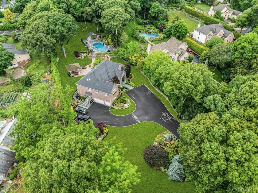 Amazing 5700sf Newly Redone All Brick Mansion on Private Setting - photo 50