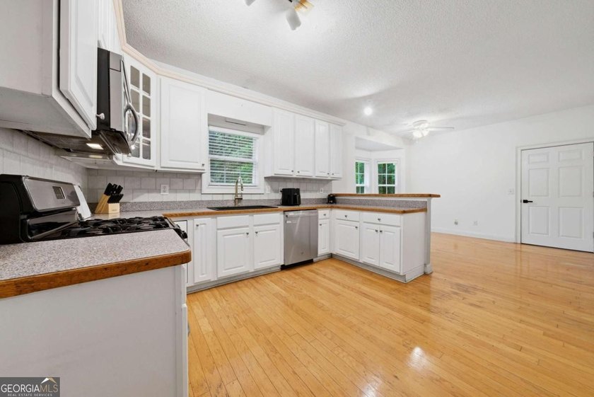 Welcome home to 359 Cannongate Road in Sharpsburg, Georgia - a - photo 12