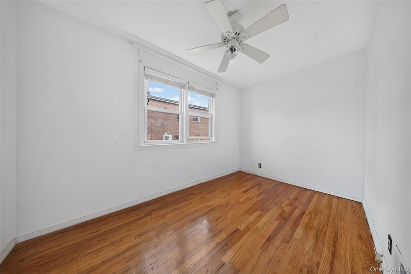 South facing all brick attached Colonial in Bayside offers a - photo 12