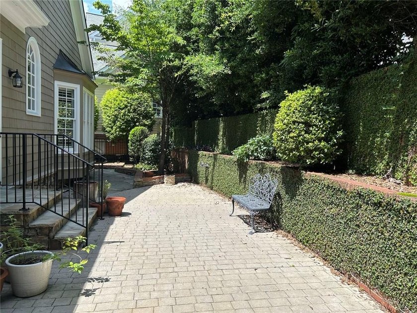 Wonderful cluster home located in popular 2000 Paces Ferry - photo 30