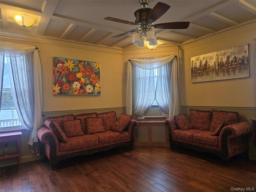 This meticulously maintained house has Victorian style's - photo 8