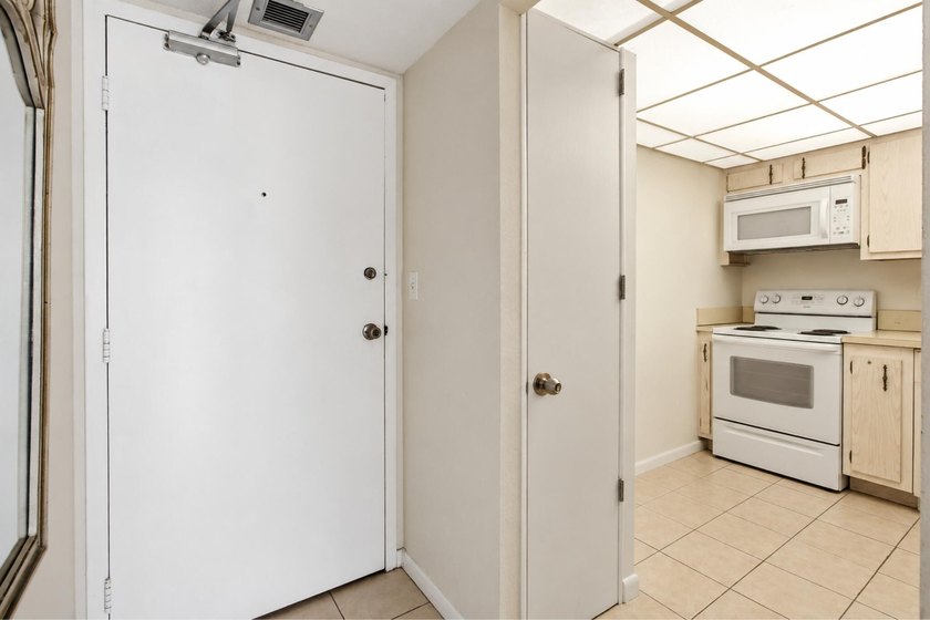 Virtually Staged. Wake up to breathtaking panoramic water views - photo 6