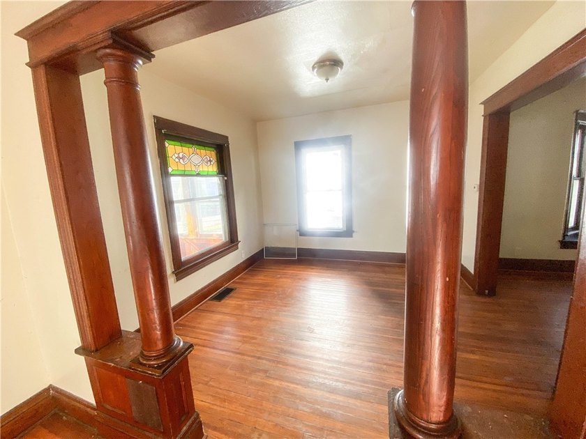 Spacious colonial located in the heart of the City of Rochester! - photo 5