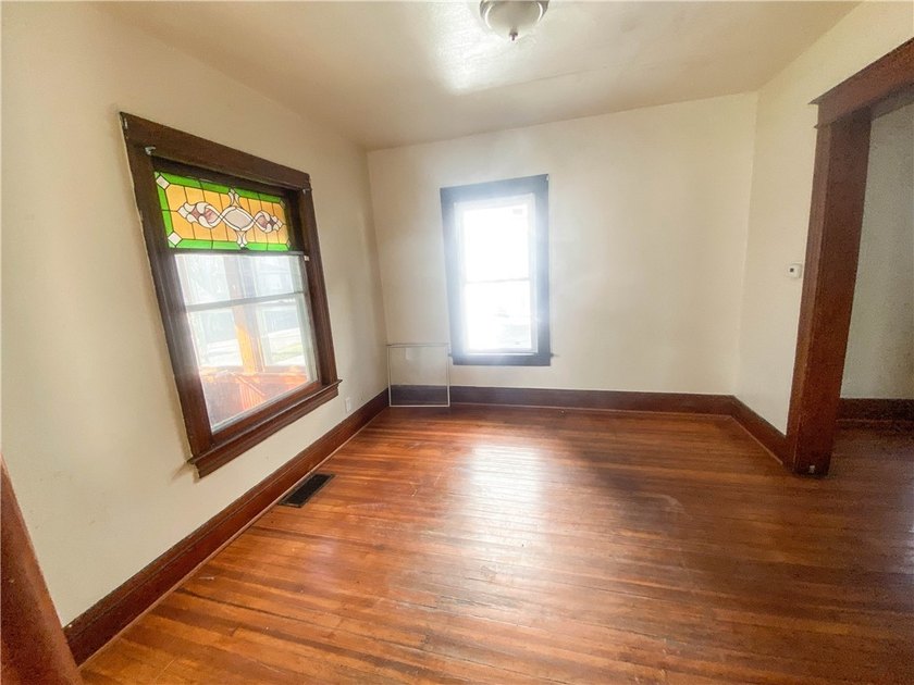 Spacious colonial located in the heart of the City of Rochester! - photo 6