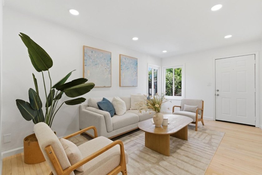 Welcome home to 528 Macarthur Ave, a beautifully updated - photo 2