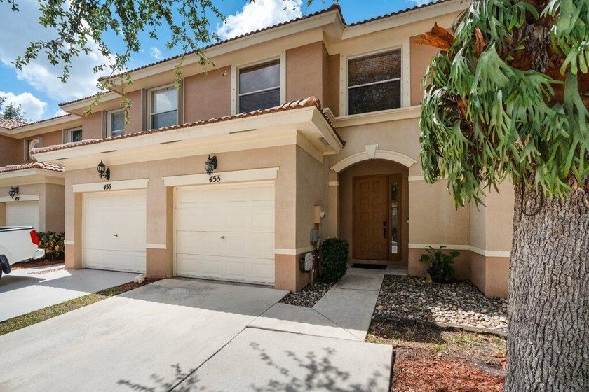 Beautifully updated 3-bedroom, 2.5-bath townhome in the gated - photo 2