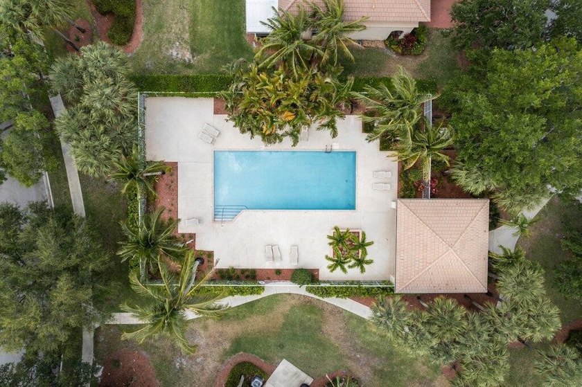 Beautifully updated 3-bedroom, 2.5-bath townhome in the gated - photo 3