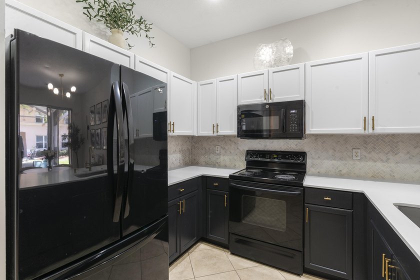 Beautifully updated 3-bedroom, 2.5-bath townhome in the gated - photo 7