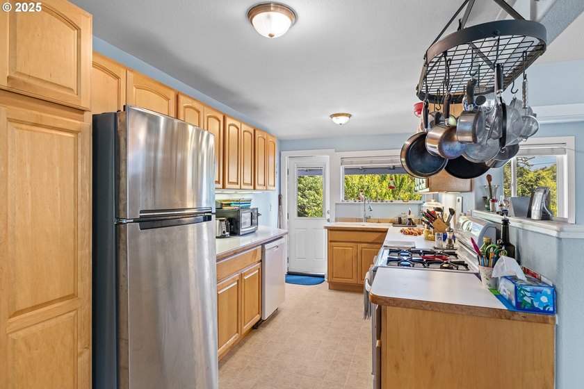 First time on the market in 47 years! This well-kept and nicely - photo 11