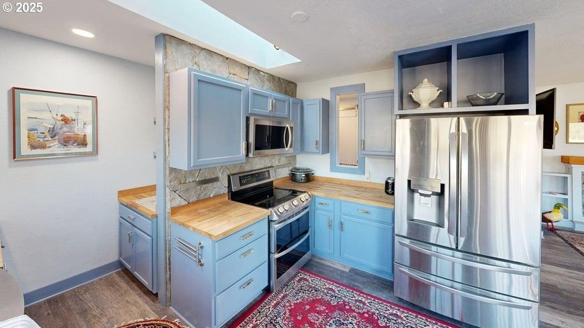 This furnished two-story condo near the Chetco River is move-in - photo 14