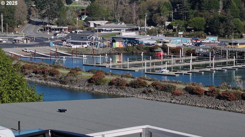 This furnished two-story condo near the Chetco River is move-in - photo 25