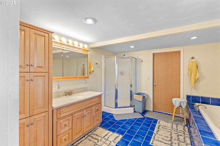 First time on the market in 47 years! This well-kept and nicely - photo 26