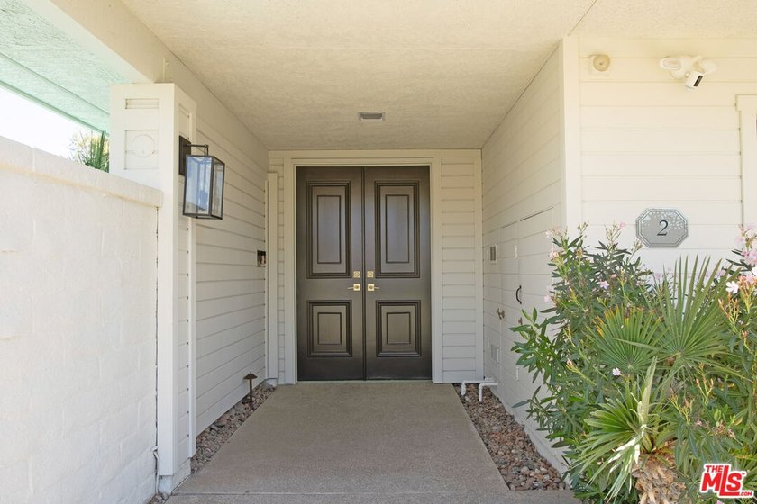 Desert living at its finest in coveted Morningside Country Club! - photo 3