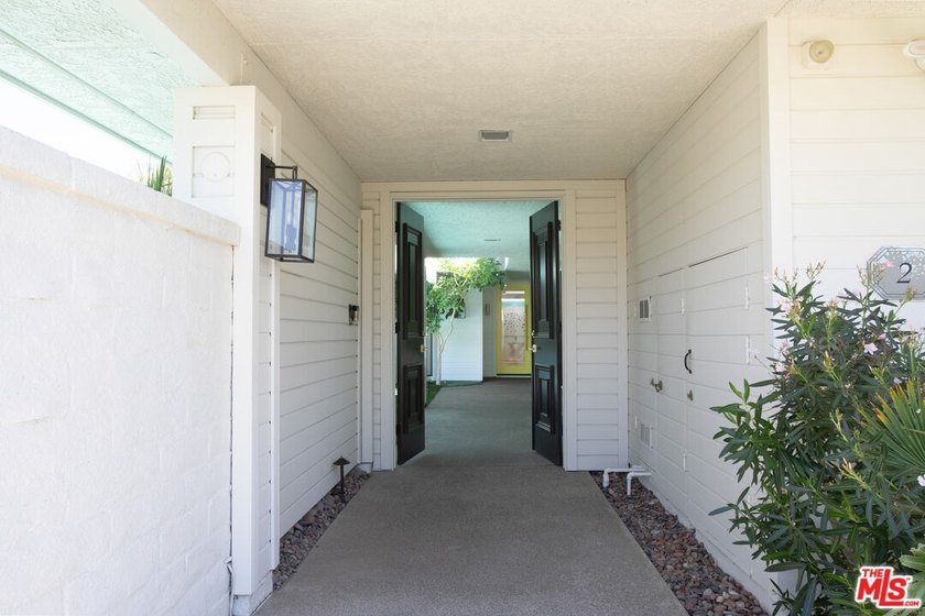 Desert living at its finest in coveted Morningside Country Club! - photo 4