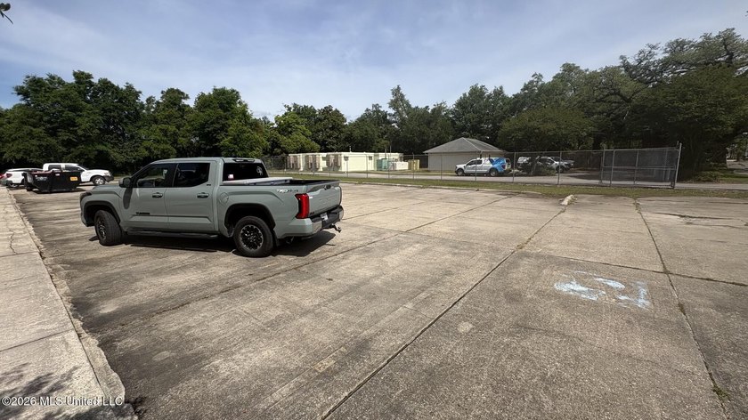 Wonderful location, high and dry, conveniently located on the - photo 4