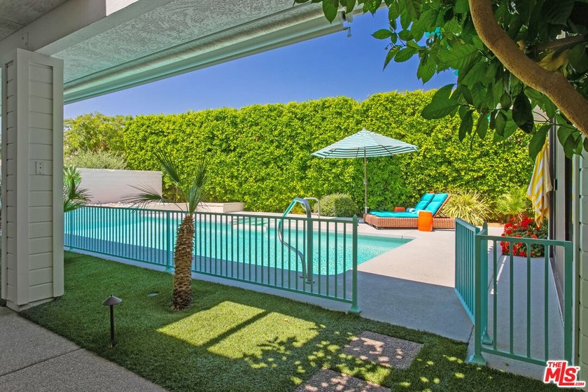 Desert living at its finest in coveted Morningside Country Club! - photo 6