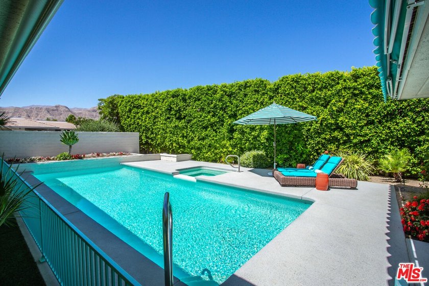 Desert living at its finest in coveted Morningside Country Club! - photo 7