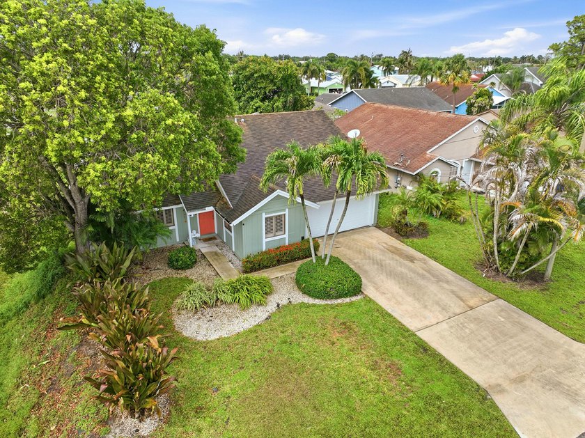 Welcome to this charming single-story residence in North Palm - photo 38