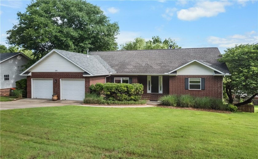 Welcome to Lake Road Estates! This spacious two-story home - photo 2