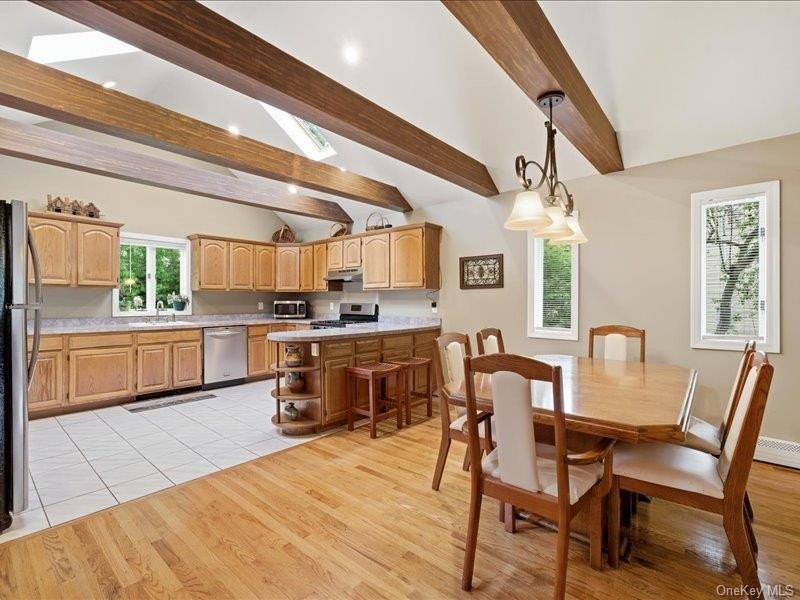 Welcome to this beautifully maintained three bedroom, 2 bath - photo 17
