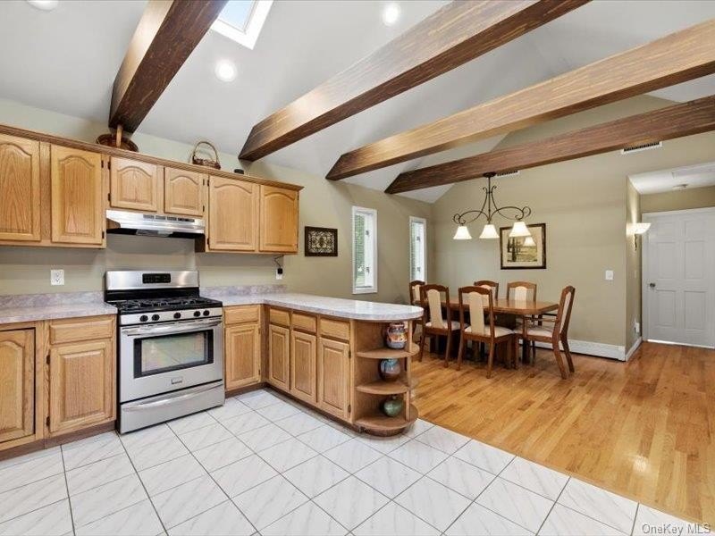 Welcome to this beautifully maintained three bedroom, 2 bath - photo 22