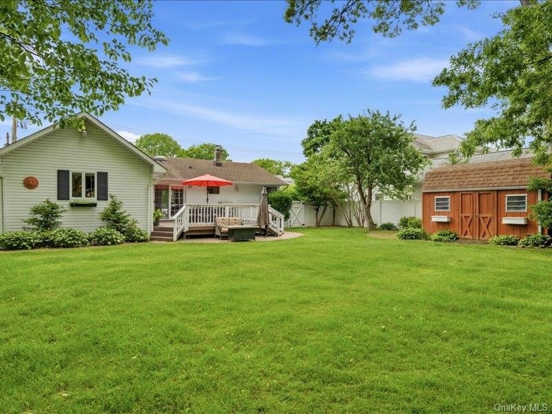 Welcome to this beautifully maintained three bedroom, 2 bath - photo 33
