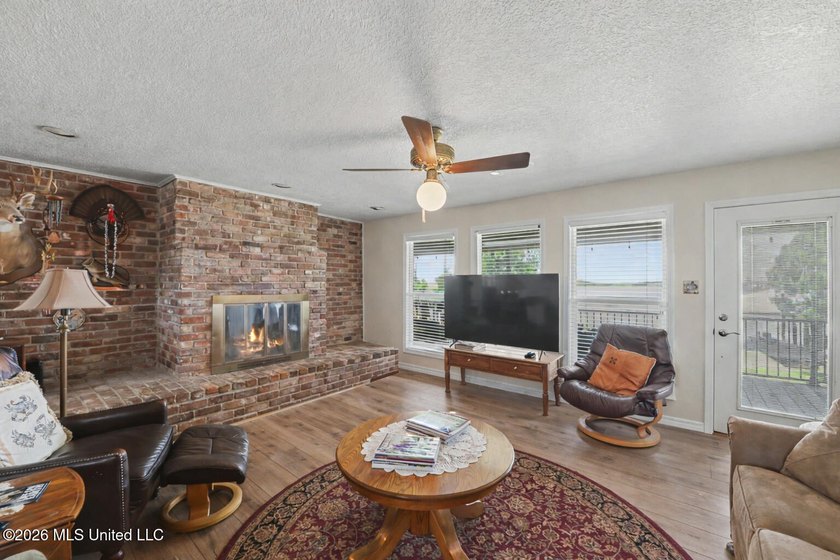 Beautiful Deep Waterfront home with a large pier and covered - photo 6