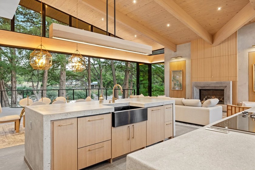 An extraordinary expression of contemporary architecture, this - photo 17