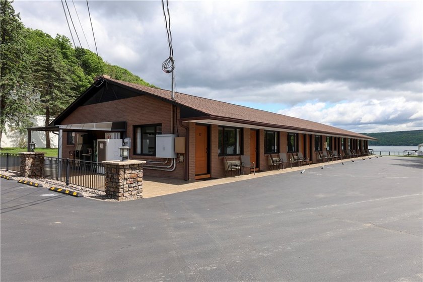 The Keuka Lakeside Inn presents a rare opportunity to acquire a - photo 46