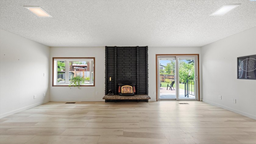 MLS# 294937 Modern lines. Mid-century vibes. A backyard you'll - photo 15