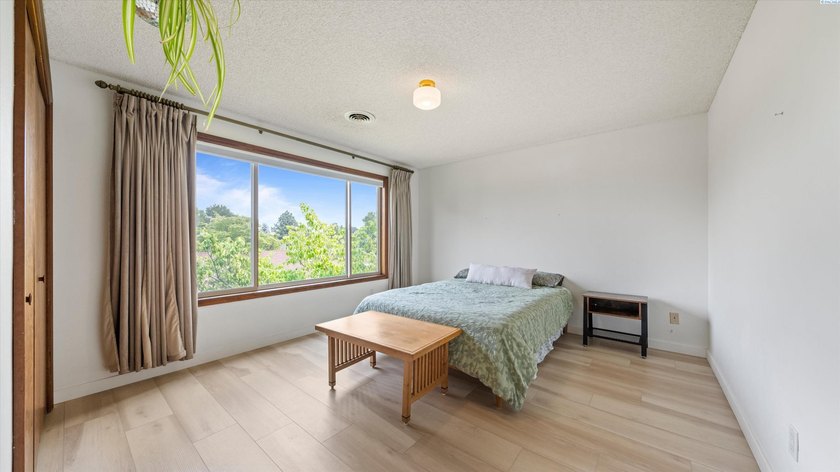 MLS# 294937 Modern lines. Mid-century vibes. A backyard you'll - photo 23