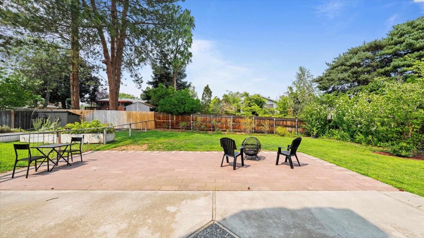 MLS# 294937 Modern lines. Mid-century vibes. A backyard you'll - photo 30
