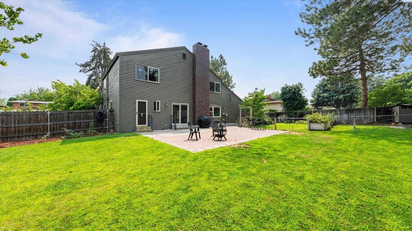 MLS# 294937 Modern lines. Mid-century vibes. A backyard you'll - photo 32