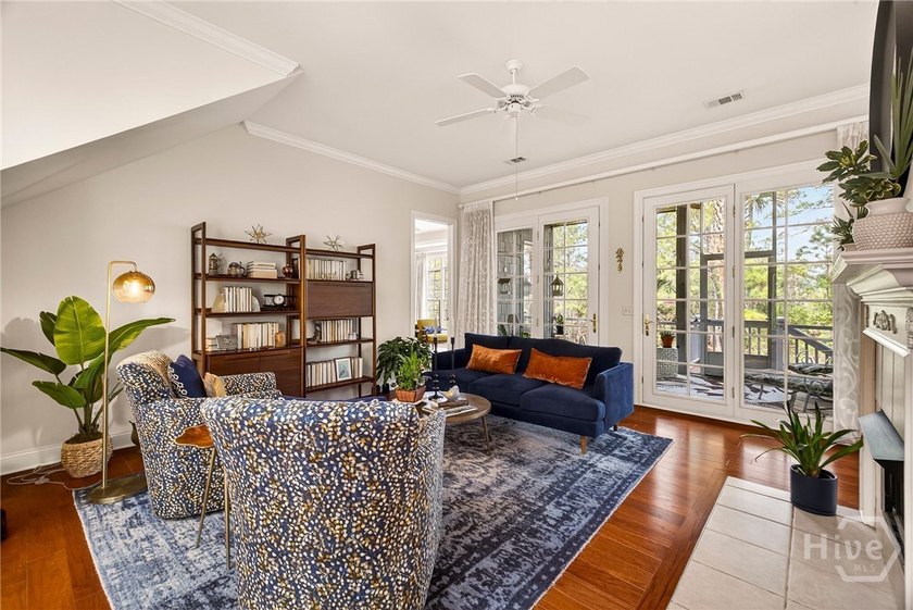 Elegant and exceptionally private patio home in Oakridge - photo 9